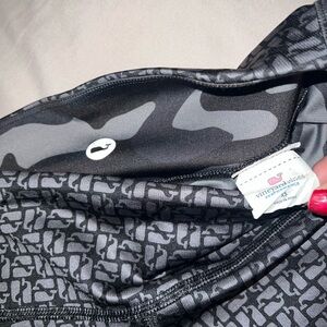 Vineyard Vines reversible cropped Leggings